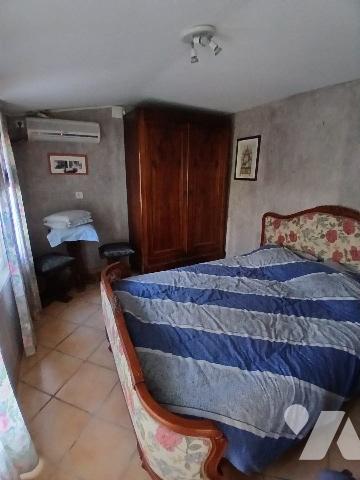 Ensemble immobilier en centre bourg avec terrain et dépendances