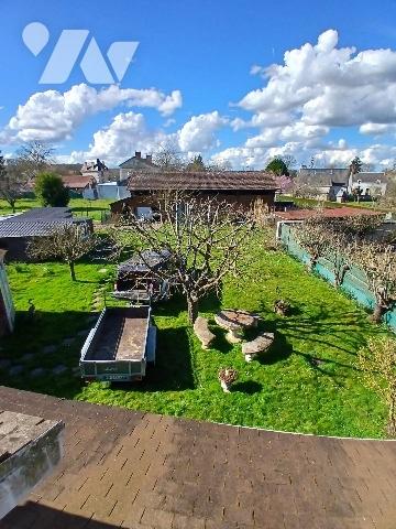 Ensemble immobilier en centre bourg avec terrain et dépendances