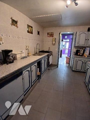 Ensemble immobilier en centre bourg avec terrain et dépendances