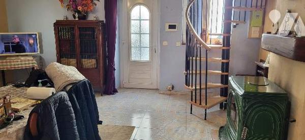 Ensemble immobilier en centre bourg avec terrain et dépendances