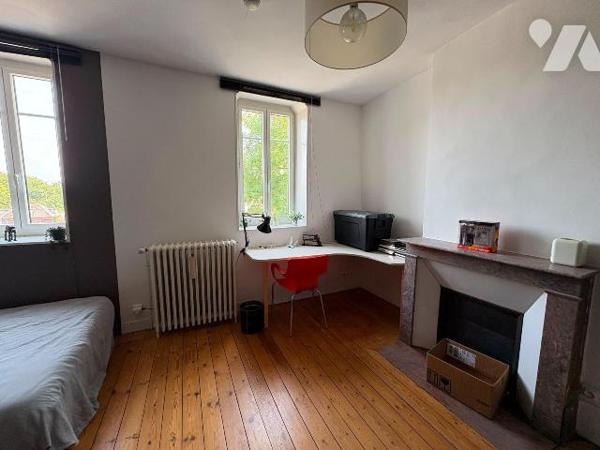 Jolie maison rénovée, proche du centre ville et du château d'Eu, comprenant :
- Au rez-de-chau...