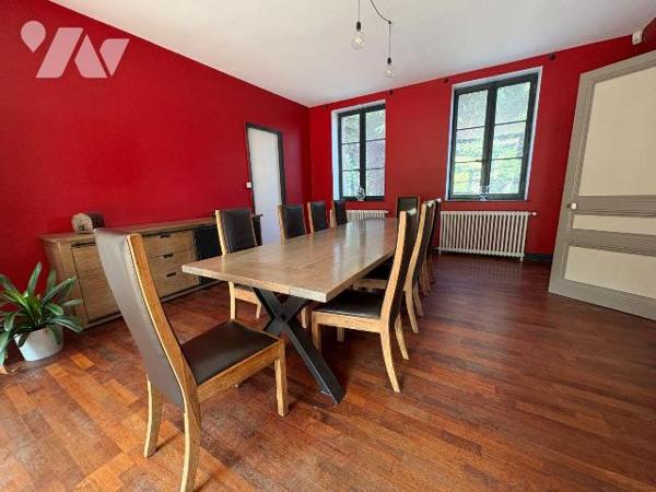 Jolie maison rénovée, proche du centre ville et du château d'Eu, comprenant :
- Au rez-de-chau...
