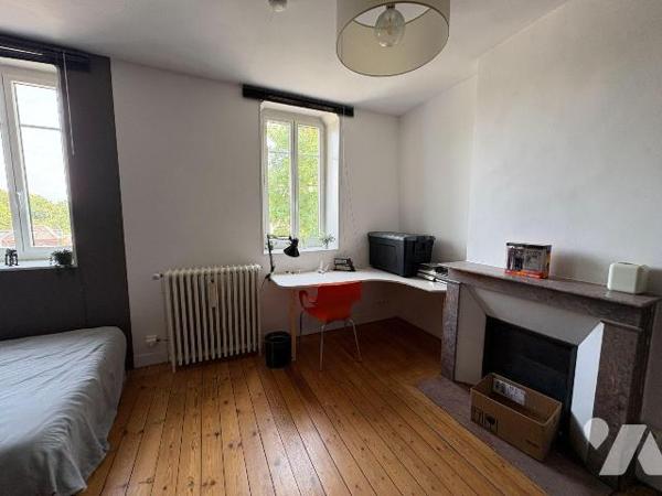 Jolie maison rénovée, proche du centre ville et du château d'Eu, comprenant :
- Au rez-de-chau...