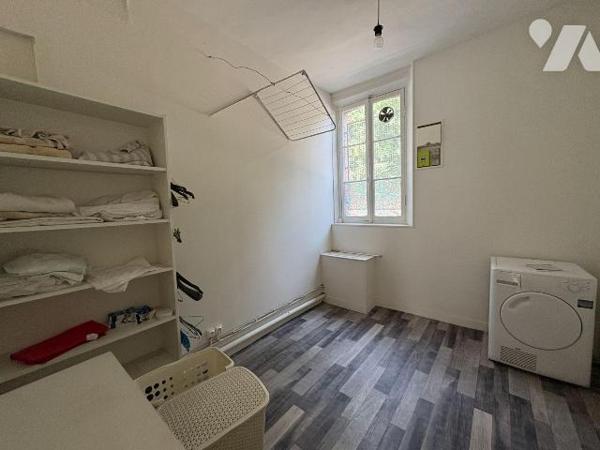 Jolie maison rénovée, proche du centre ville et du château d'Eu, comprenant :
- Au rez-de-chau...