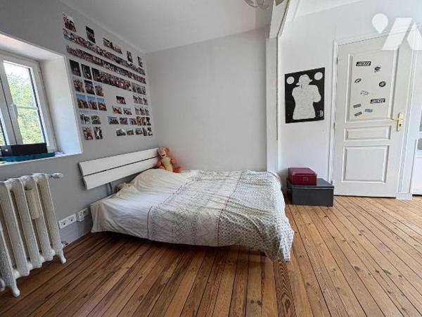 Jolie maison rénovée, proche du centre ville et du château d'Eu, comprenant :
- Au rez-de-chau...