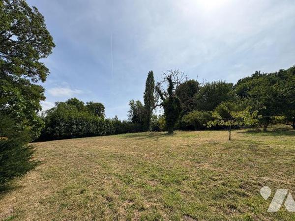 Jolie maison rénovée, proche du centre ville et du château d'Eu, comprenant :
- Au rez-de-chau...