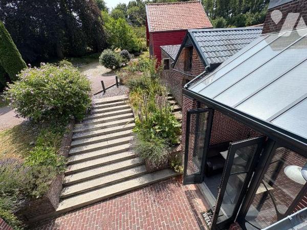 Jolie maison rénovée, proche du centre ville et du château d'Eu, comprenant :
- Au rez-de-chau...