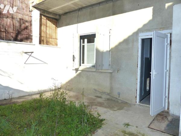 A VENDRE APPARTEMENT T2  A RENOVER  AVEC JARDIN + CAVE +1 PLACE DE PARKING