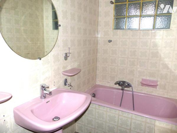 A VENDRE APPARTEMENT T2  A RENOVER  AVEC JARDIN + CAVE +1 PLACE DE PARKING