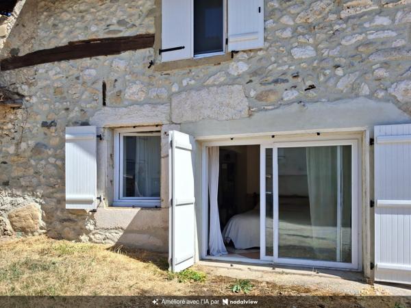 Maison de village en  pierre rénovée avec goût, vue sur la Sure