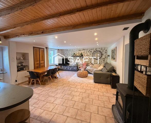 Maison de village en  pierre rénovée avec goût, vue sur la Sure