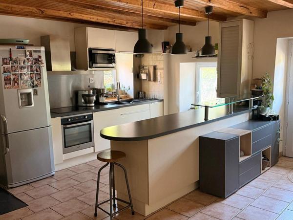 Maison de village en  pierre rénovée avec goût, vue sur la Sure