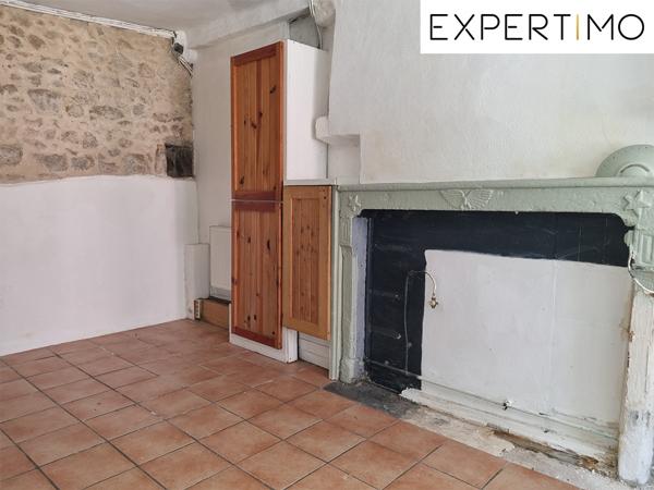 Montaigut-en-Combraille (63700) Maison atypique de 100 m², avec petite cour.