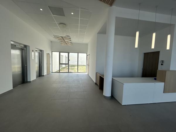 LOCATION BUREAUX SANTE ST NAZAIRE PARKING