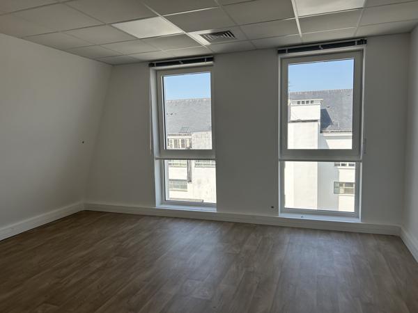 LOCATION BUREAUX SANTE ST NAZAIRE PARKING