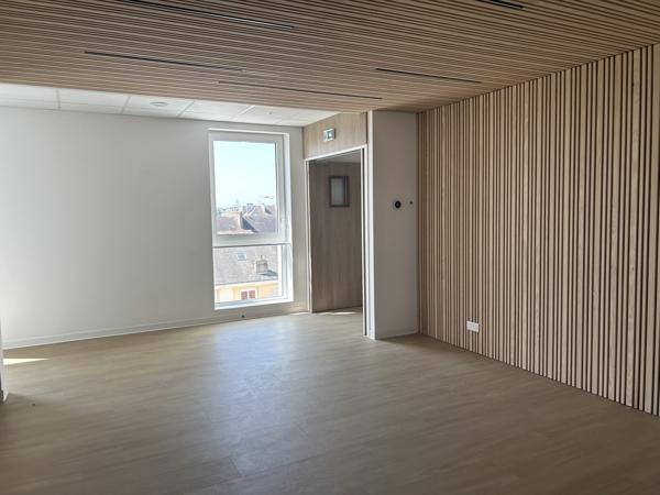 LOCATION BUREAUX SANTE ST NAZAIRE PARKING