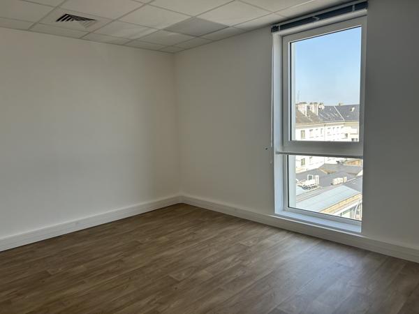 LOCATION BUREAUX SANTE ST NAZAIRE PARKING