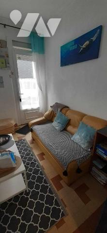 Dans un quartier calme et à proximité à pied des commerces et du centre ville.
Maison en brique...