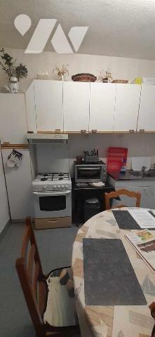 Dans un quartier calme et à proximité à pied des commerces et du centre ville.
Maison en brique...