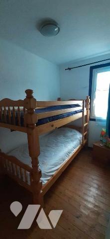 Dans un quartier calme et à proximité à pied des commerces et du centre ville.
Maison en brique...