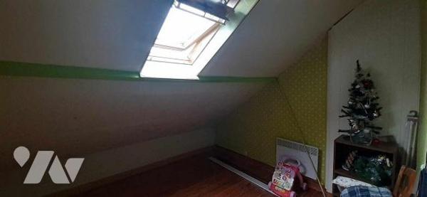 Dans un quartier calme et à proximité à pied des commerces et du centre ville.
Maison en brique...