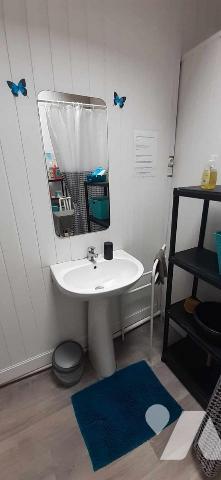 Dans un quartier calme et à proximité à pied des commerces et du centre ville.
Maison en brique...