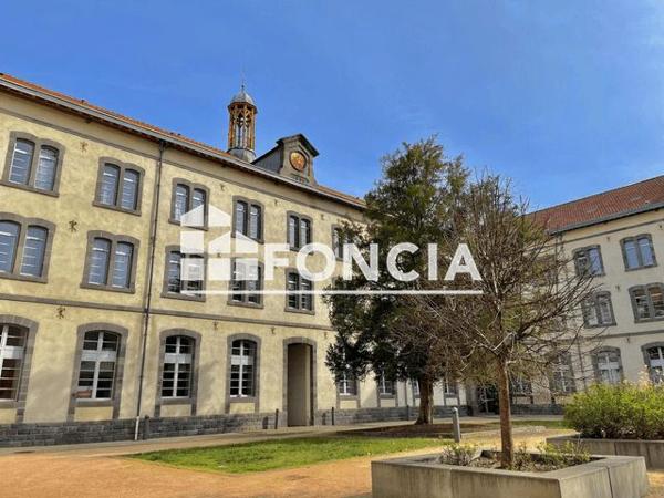 Location Appartement 2 pièces 65.3 m² - 2 PLACE EUGENE ROUHER Riom 63200