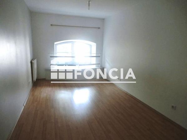 Location Appartement 2 pièces 65.3 m² - 2 PLACE EUGENE ROUHER Riom 63200