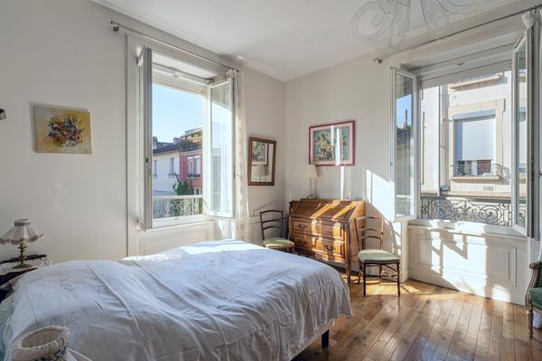 Véritable coup de cœur pour cette demeure atypique avec jardin et terrasse au calme absolu proche de Montchat