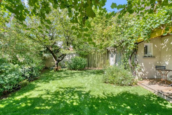 Véritable coup de cœur pour cette demeure atypique avec jardin et terrasse au calme absolu proche de Montchat