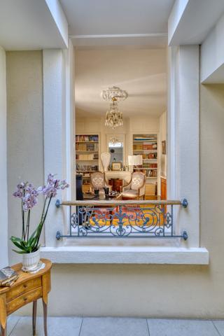 Véritable coup de cœur pour cette demeure atypique avec jardin et terrasse au calme absolu proche de Montchat