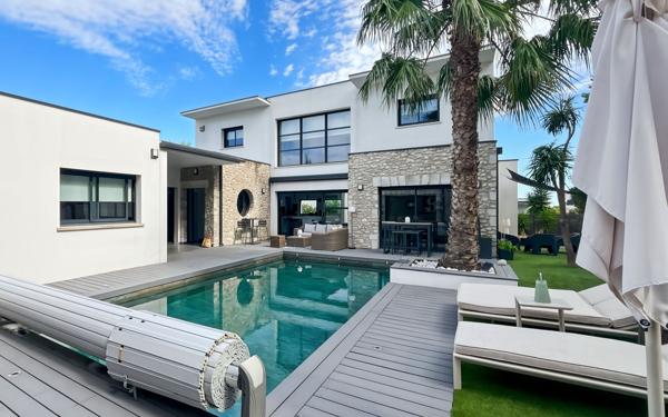 Maison à vendre    8 pièces • 200 m2 Agde