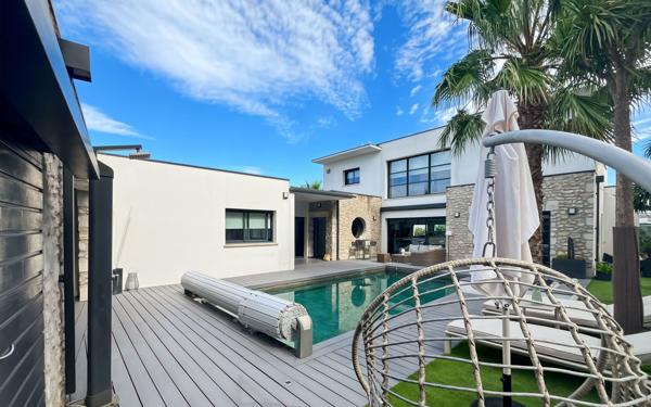 Maison à vendre    8 pièces • 200 m2 Agde