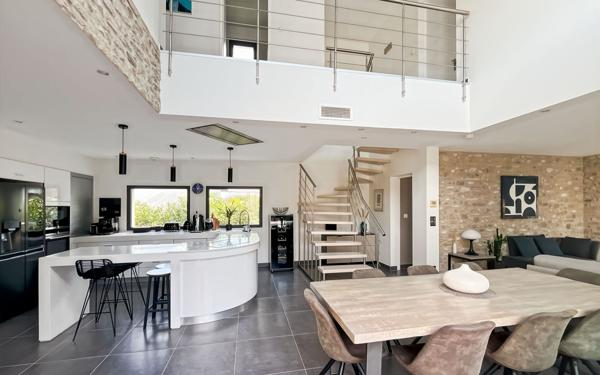 Maison à vendre    8 pièces • 200 m2 Agde