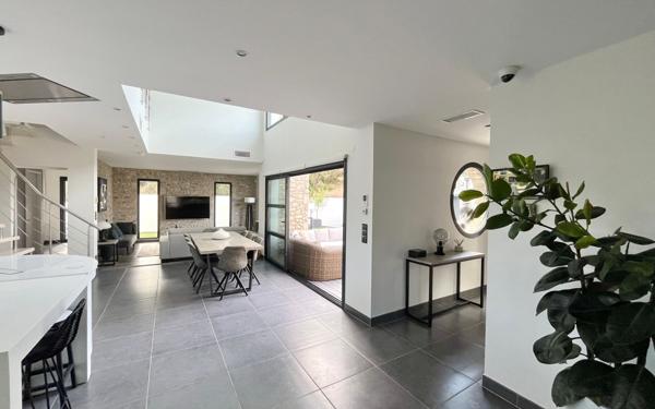 Maison à vendre    8 pièces • 200 m2 Agde