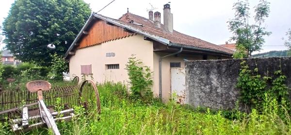 Bâtiment à renover avec 4 appartement possible environ 270 m² habitable terrain 1300 m² 73610 Attignat-Oncin