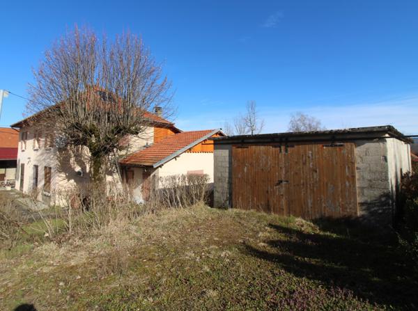 Bâtiment à renover avec 4 appartement possible environ 270 m² habitable terrain 1300 m² 73610 Attignat-Oncin