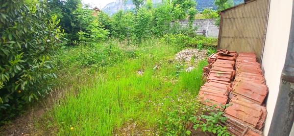 Bâtiment à renover avec 4 appartement possible environ 270 m² habitable terrain 1300 m² 73610 Attignat-Oncin