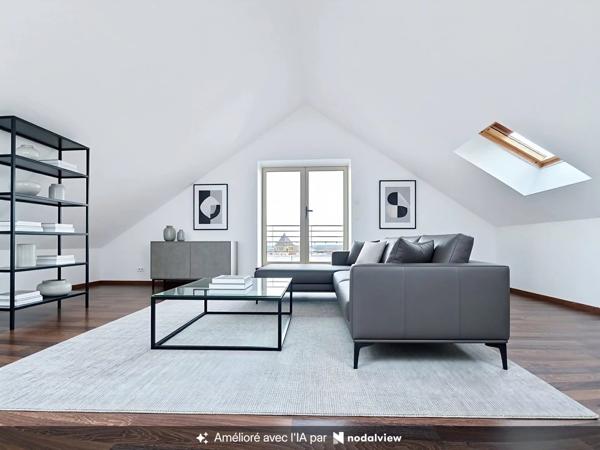 Vente                                                      Appartement
                        
                     5 pièces                      145 m2                     à Laon