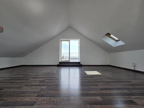 Vente                                                      Appartement
                        
                     5 pièces                      145 m2                     à Laon