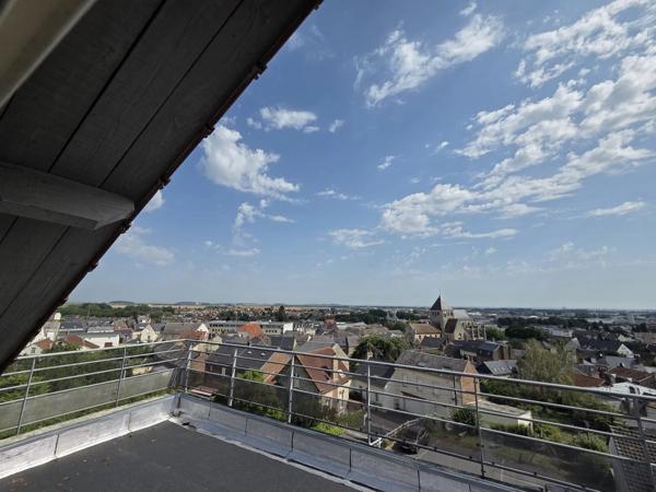 Vente                                                      Appartement
                        
                     5 pièces                      145 m2                     à Laon