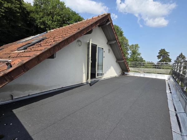 Vente                                                      Appartement
                        
                     5 pièces                      145 m2                     à Laon