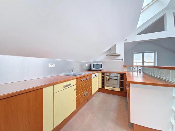 Vente                                                      Appartement
                        
                     5 pièces                      145 m2                     à Laon