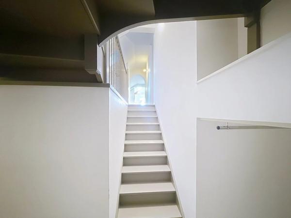 Vente                                                      Appartement
                        
                     5 pièces                      145 m2                     à Laon