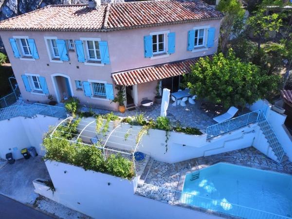 maison familliale 4 chambres + piscine