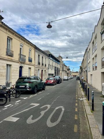 Bordeaux Victoire / Gare St Jean - studio de 20m2 et stationnement