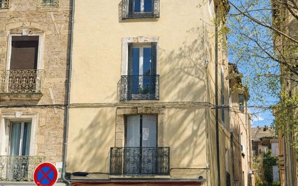 Immeuble à vendre    8 pièces •  Pézenas