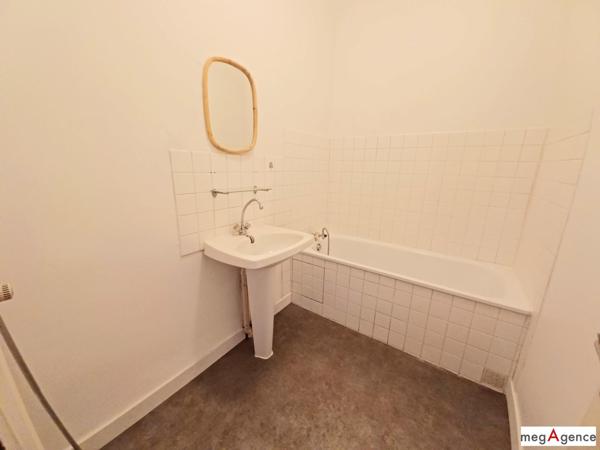 Appartement à FOUGERES, 35300 - 4 pièces 82m²