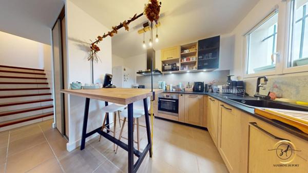 Maison 3 faces 5pièce(s) 106 m2, jardin, garage, place de parking