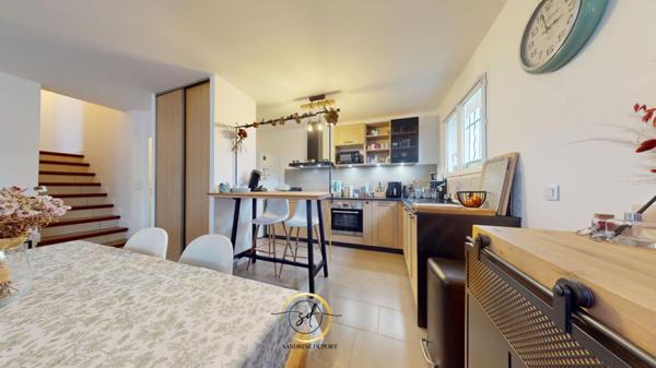 Maison 3 faces 5pièce(s) 106 m2, jardin, garage, place de parking